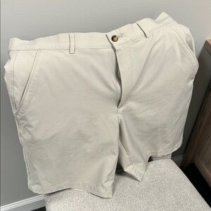 Greg Norman Men's Tan Shorts